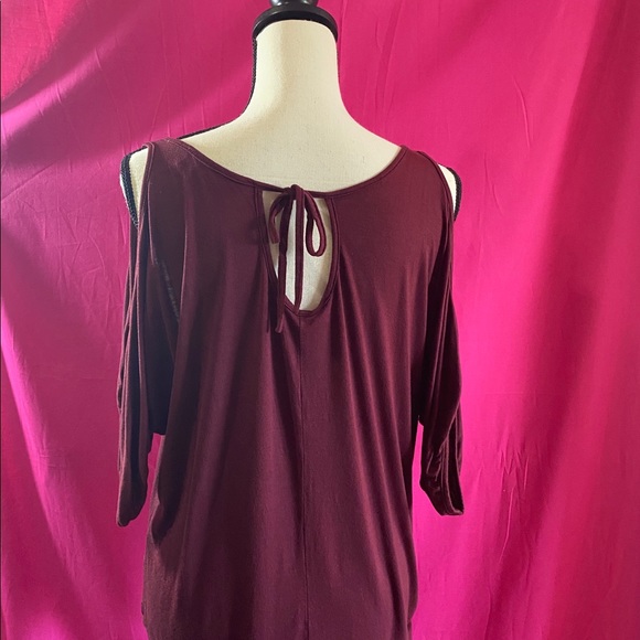 ♥️❄️Yoinks Yours Inspiration Cold Shoulder Top M - Picture 4 of 7